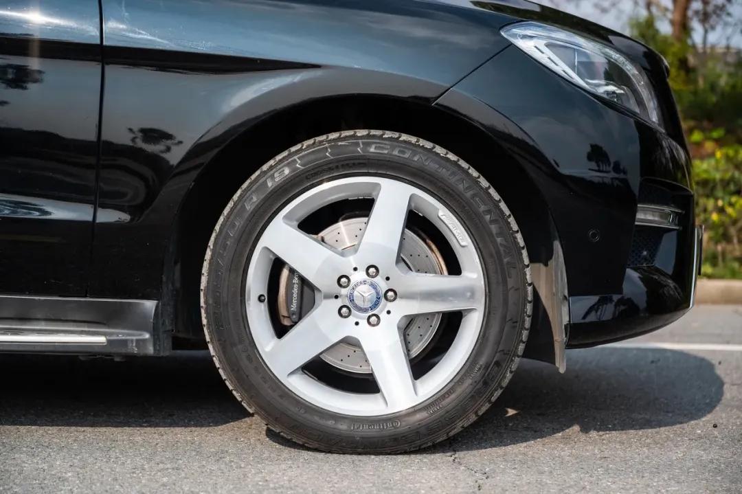 奔驰ml400的二手车实际感受,百万级硬派越野车奔驰ml400