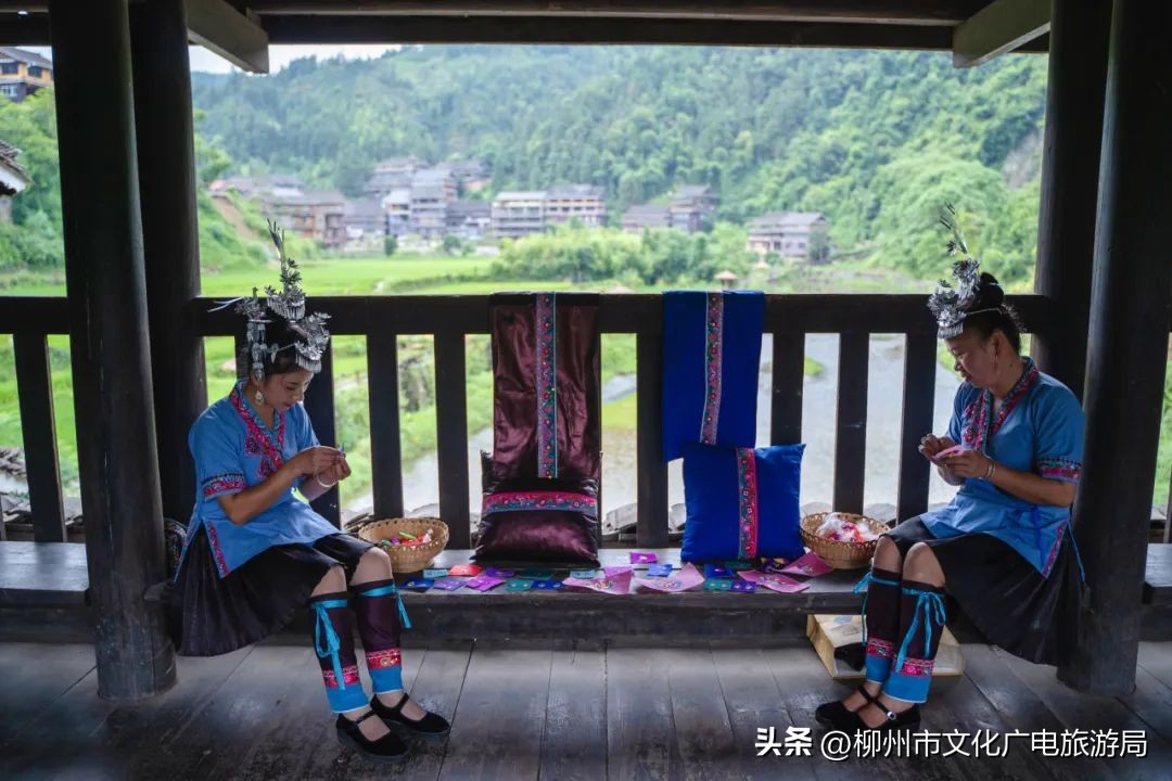 盛夏的风吹过茶园，穿过侗寨，在风情三江留恋不走~