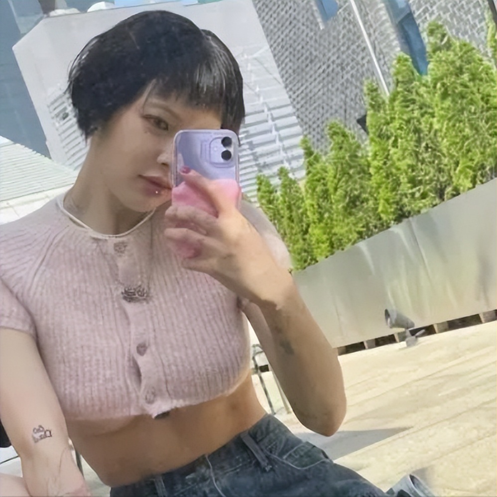 韩国女星近期着装精选,韩国女星暴露着装引争议