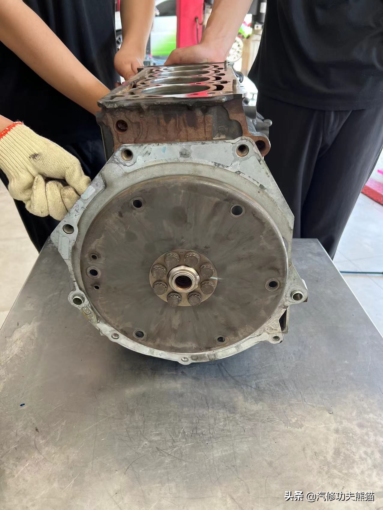 严谨的德国工人钣金修复,严谨的德国师傅修复事故车