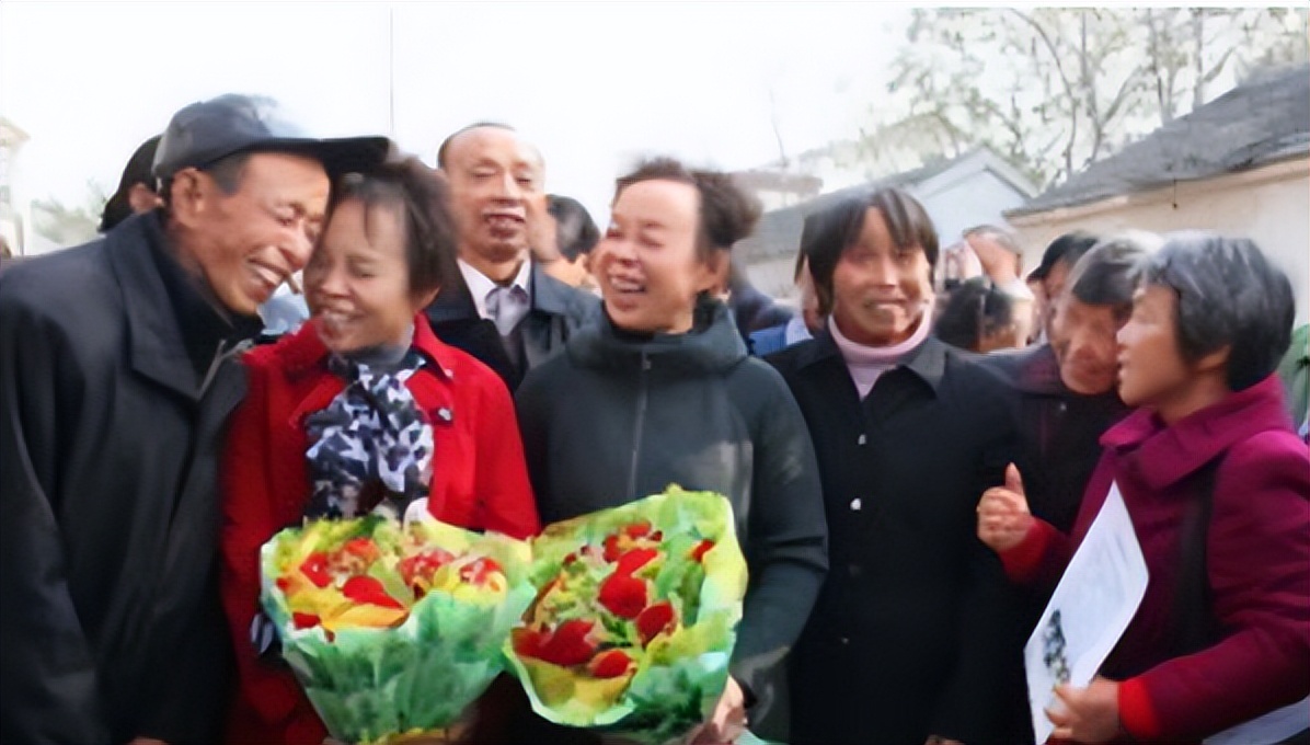 河南双胞胎姐妹真相,34年闺蜜竟是双胞胎