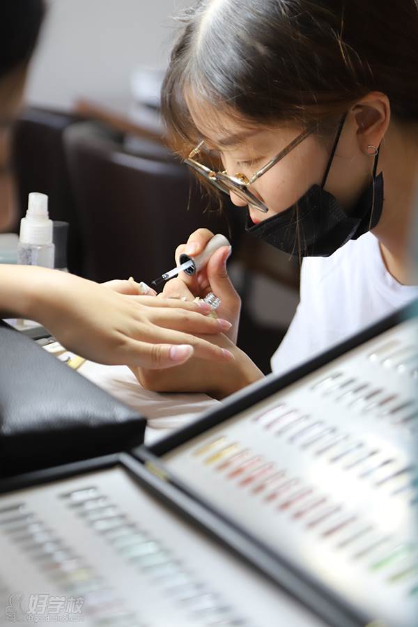 在沈阳学习美甲美睫技术,沈阳学美甲美睫师哪个比较好