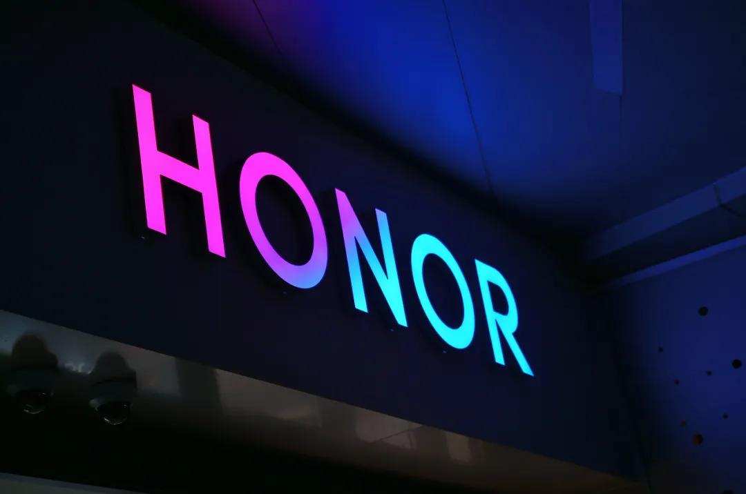 18个月,从“最骄傲”到“必须甩掉华为”,荣耀到底经历了什么?