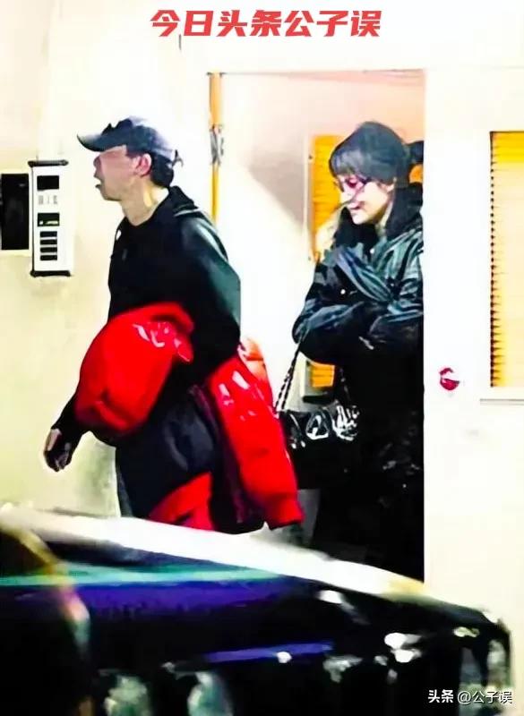 一张和冯小刚的“夜宿门”照片，彻底撕下了沈星的遮羞布