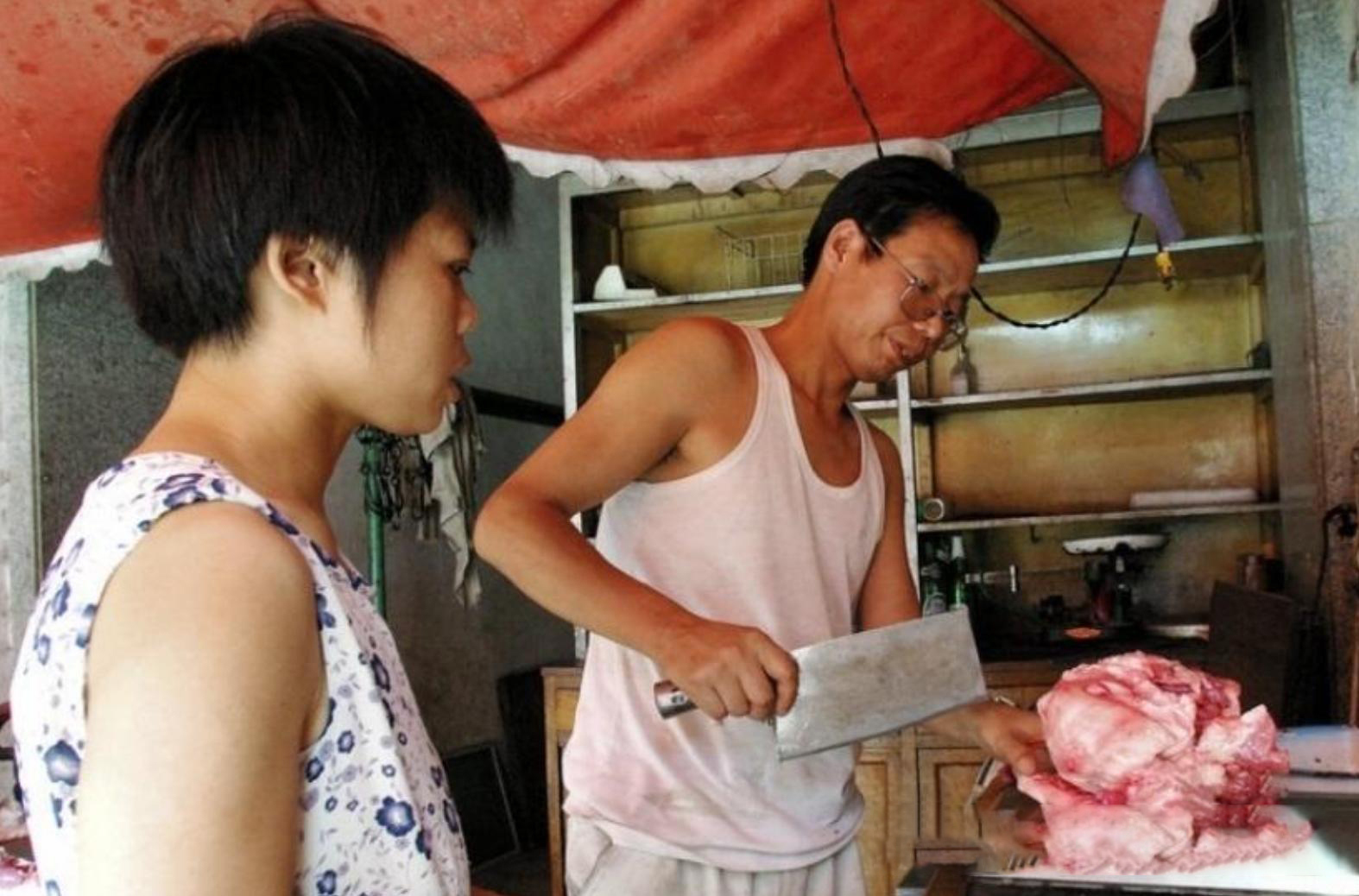 北大毕业生卖猪肉现状,北大屠夫卖肉一年赚多少钱