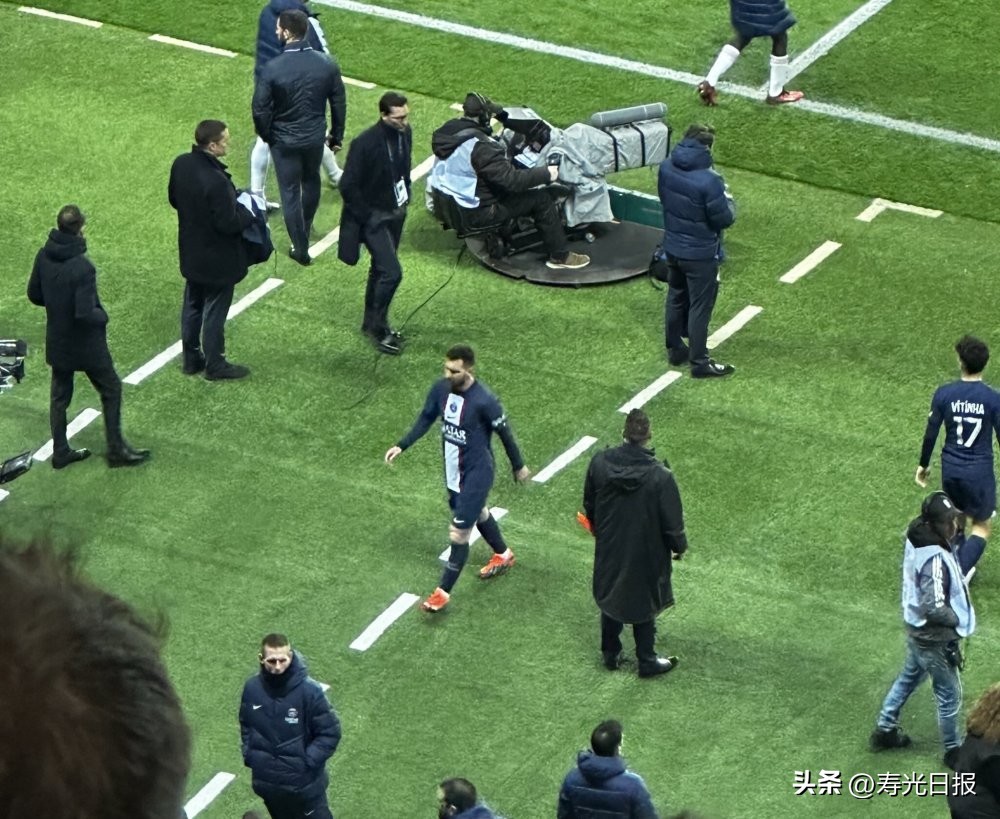 梅西在大巴黎表现低迷,梅西决定不再为大巴黎踢球