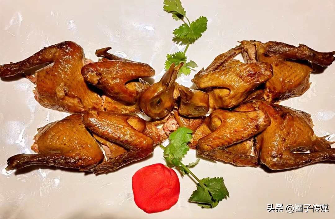 鲜香的舌尖诱惑,从经典延至创新,【震旦海鲜烧烤酒店】