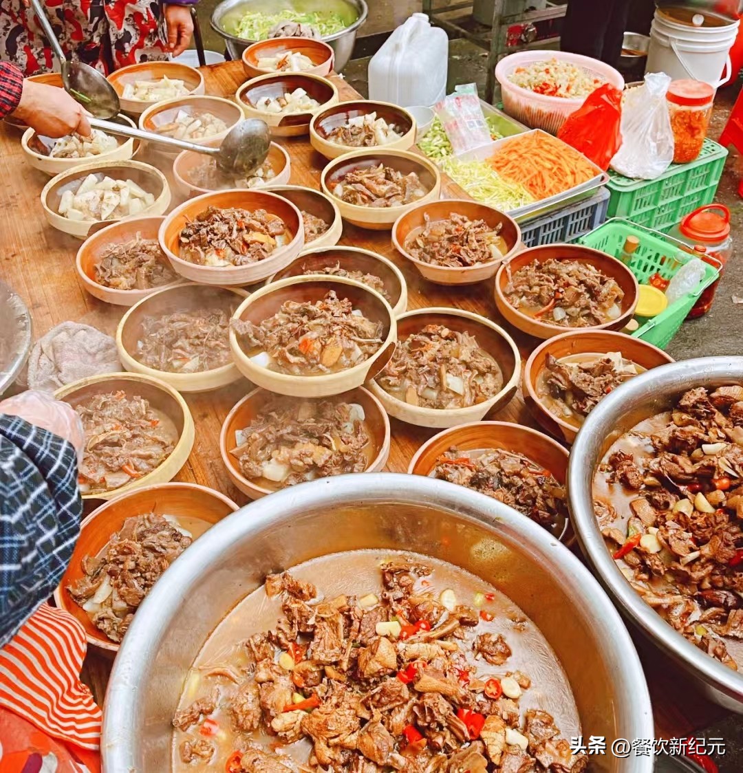 江西人吃席一般几个人一桌,江西吃席必备