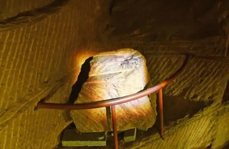 浙江水塘抽干发现宫殿,水潭被村民抽干后惊现千年宫殿