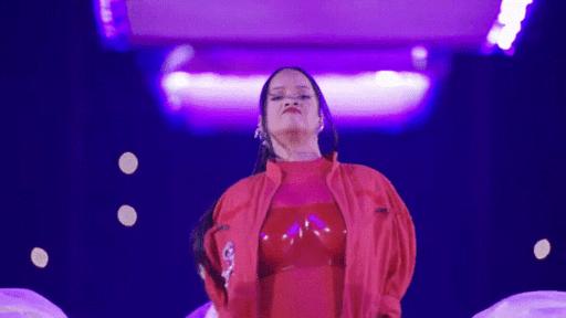 “美国春晚”超级女星怀二胎跳高台,网友:一年一个太强了!