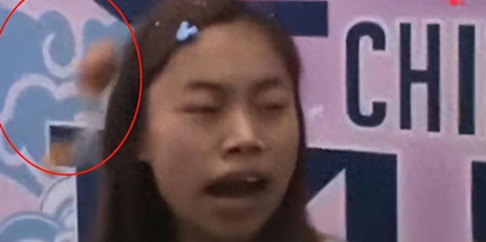 凤姐去美国修脚,说自己比刘亦菲漂亮的人视频