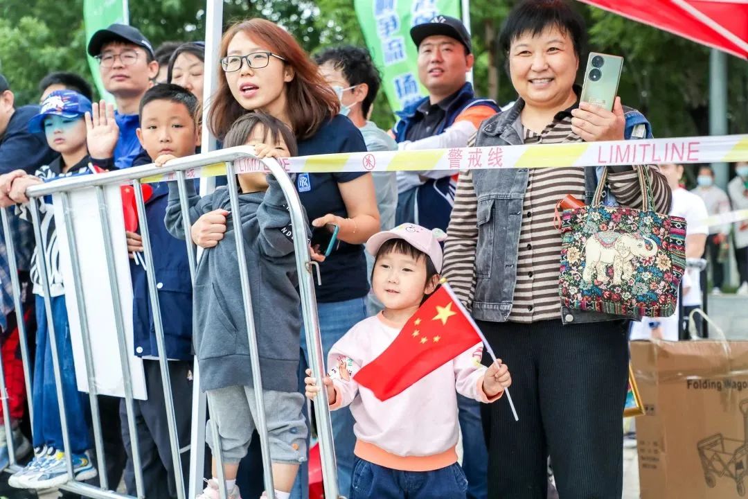 百舸争流竞扬帆不负众望勇夺魁,百舸争流龙舟竞渡