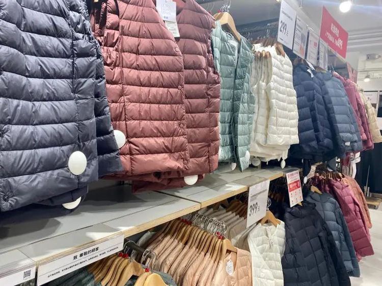 名牌羽绒服和普通羽绒服的区别,羽绒服贵的和便宜的有什么区别
