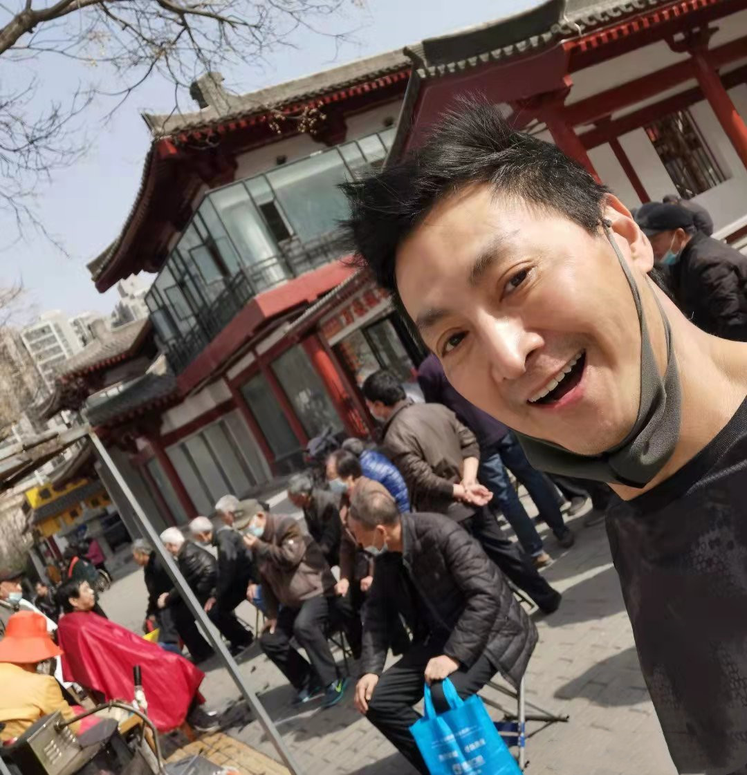 何家劲25岁到62岁,何家劲60岁还在唱歌吗