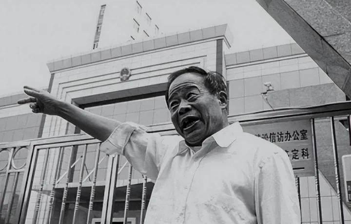 博士11天捐精5次猝死，家属要求400万赔偿，责任谁来承担？