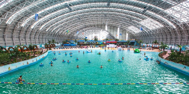 夏天的必备活动游泳,享受游泳运动带来的快乐