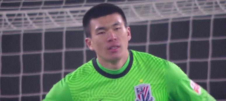 足协还不管吗？昨晚中超争议1幕，引出中国足球的弊端，还能踢吗