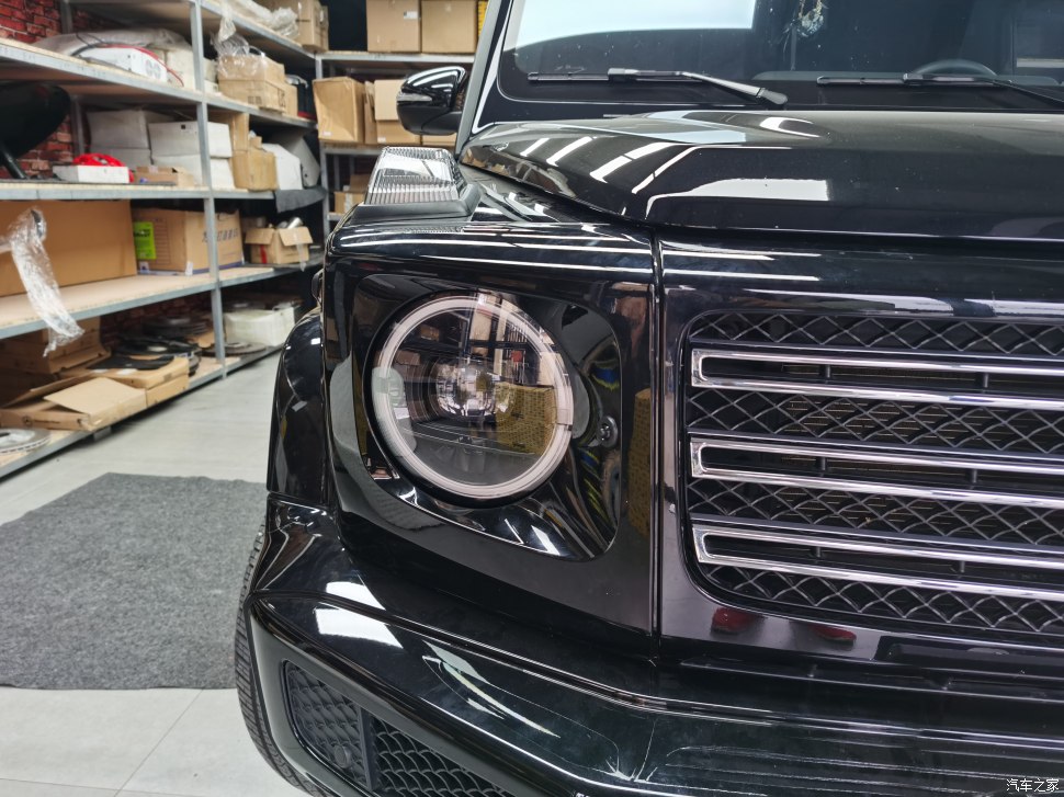 告别低配“蜡烛灯”，奔驰G350升级海拉几何多光束大灯