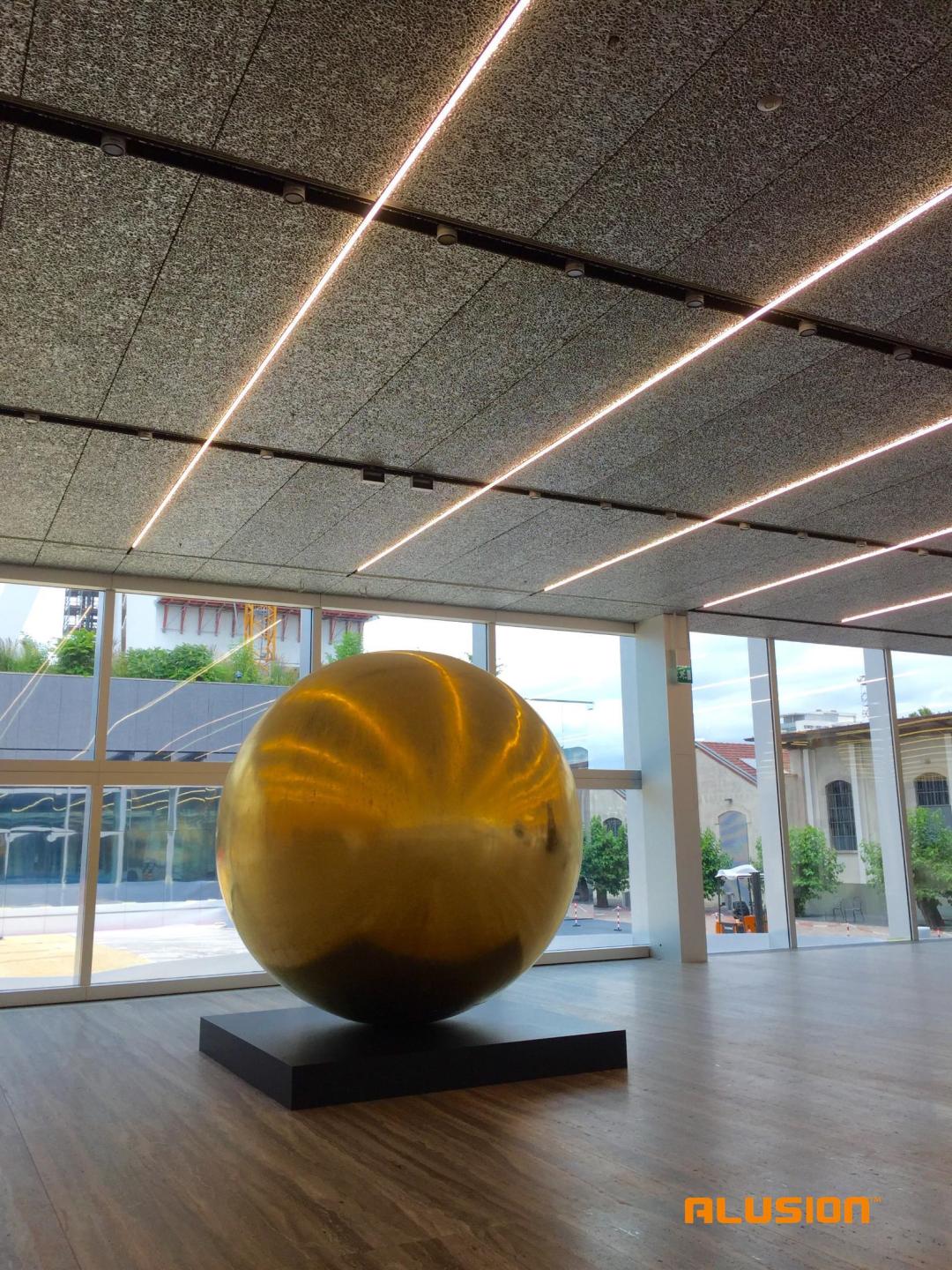 泡沫铝夜间效果图片,泡沫铝透光效果图