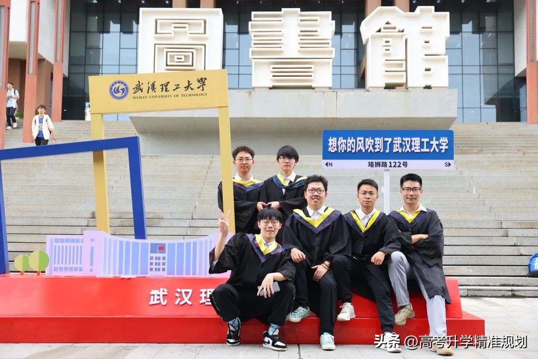 武汉理工大学最美毕业生,武汉理工大学2024年毕业照