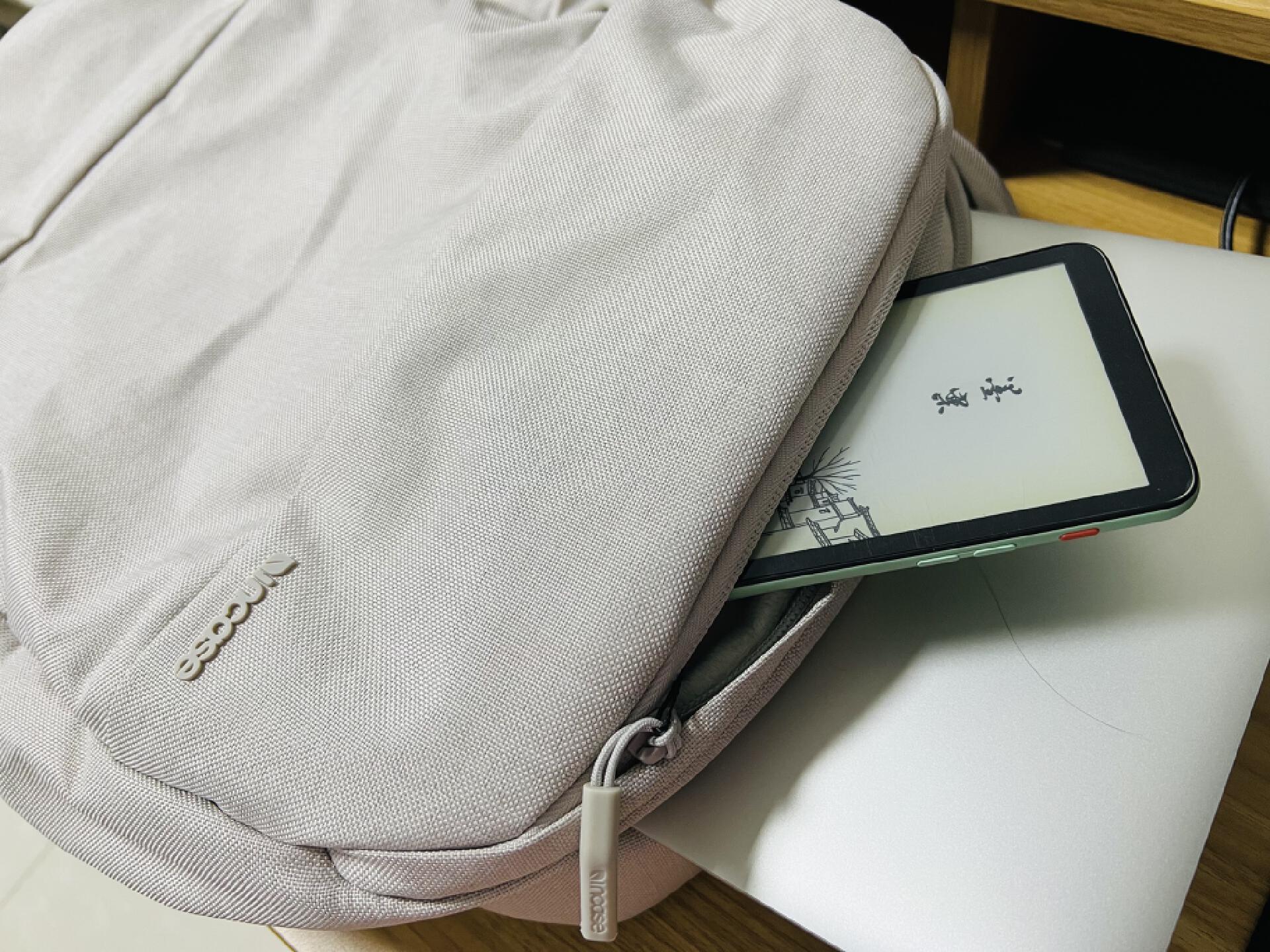 incasecitycompact双肩包,不失逼格的通勤包