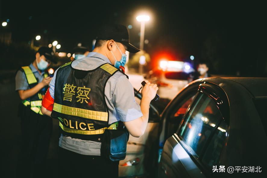 湖北公安【百日行动】|警灯与月光交织武汉洪山警方夏夜护航“大学之城”