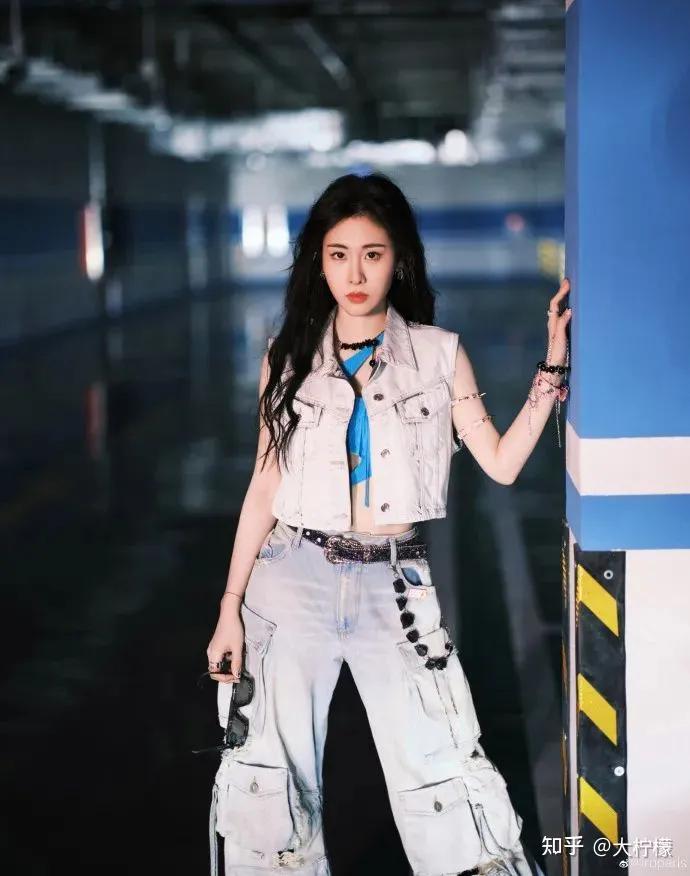 法式轻奢小众女装,法式轻奢经典女装