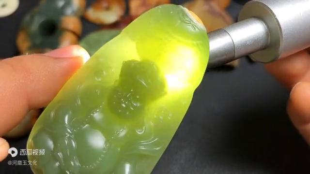 如何用电筒打光看河磨玉，看了鲲鹏说的相信能对你有所帮助