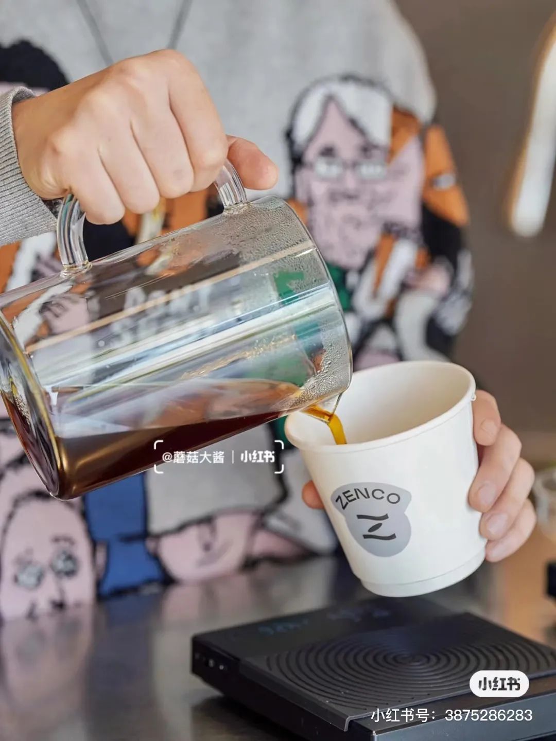 某知名品牌的生椰拿铁，三口就喝完，剩下半杯冰！