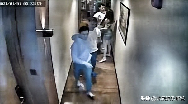 23岁貌美空姐在酒店离奇暴毙,23岁网红空姐酒店浴缸内身亡