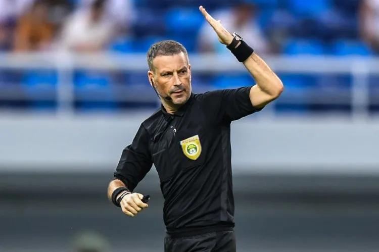 足球比赛结束吹哨规则,足球比赛常规时间和伤停补时