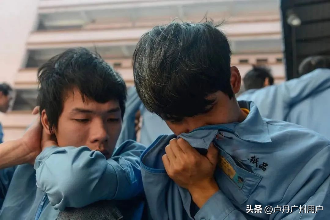20年拍下150万张“东莞女工”在国外爆火：中国制造，不可思议！