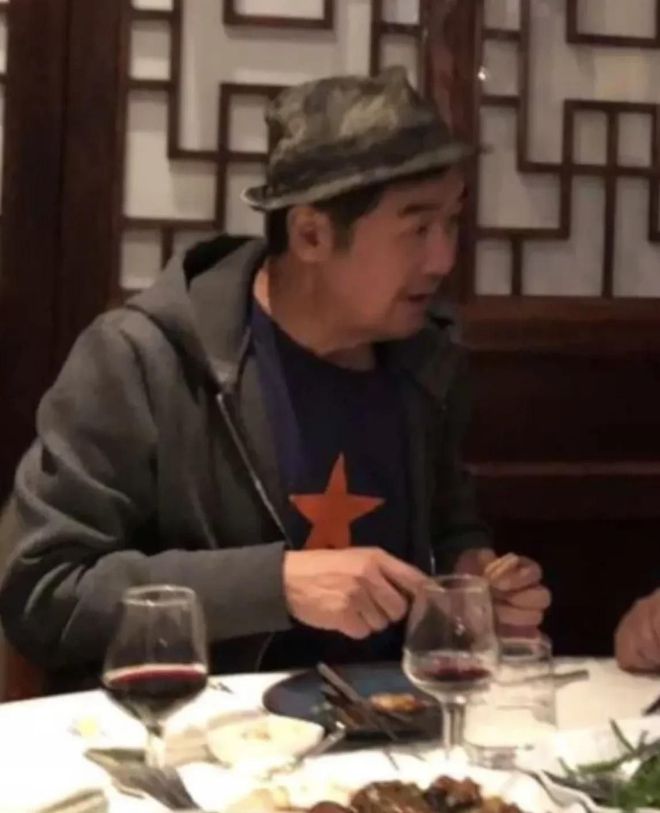 张国立邓婕全家照,张国立现在的生活照片