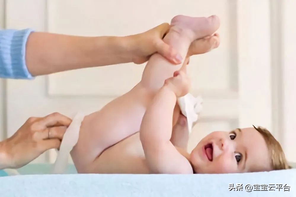 宝宝大便有奶瓣是什么原因造成的,宝宝大便总是有奶瓣是怎么回事