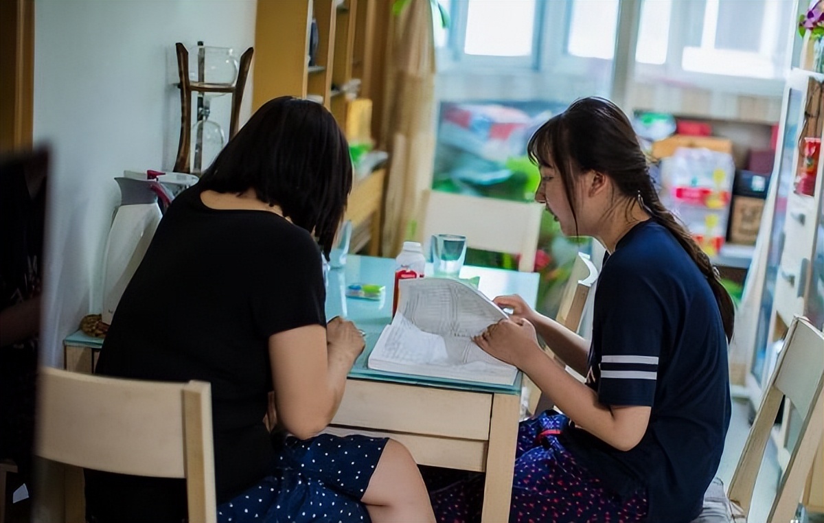 高中补课的学生高考成绩,重点高中三年补课最高能花多少钱