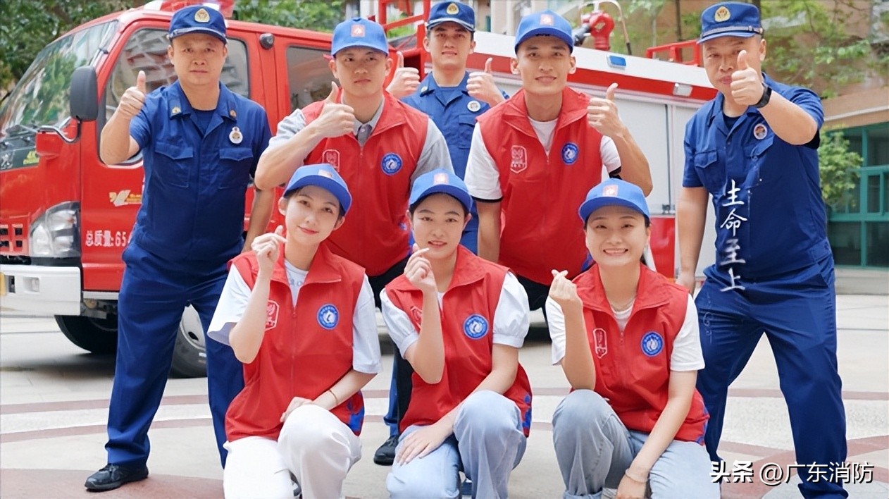 “我，95后，从火场逃生后成为了消防志愿者......”