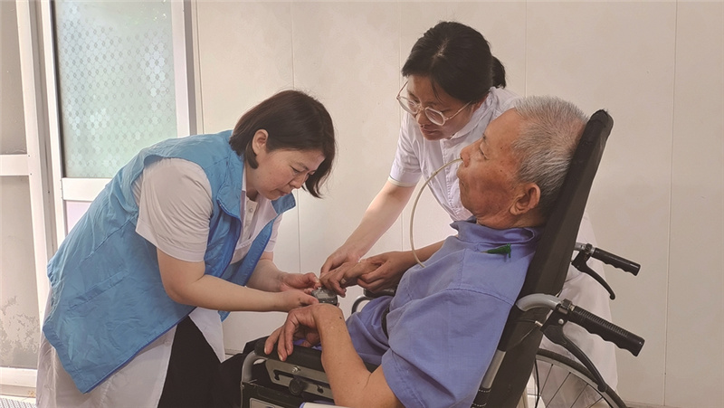 致敬新时代提灯天使,致敬护士提灯天使