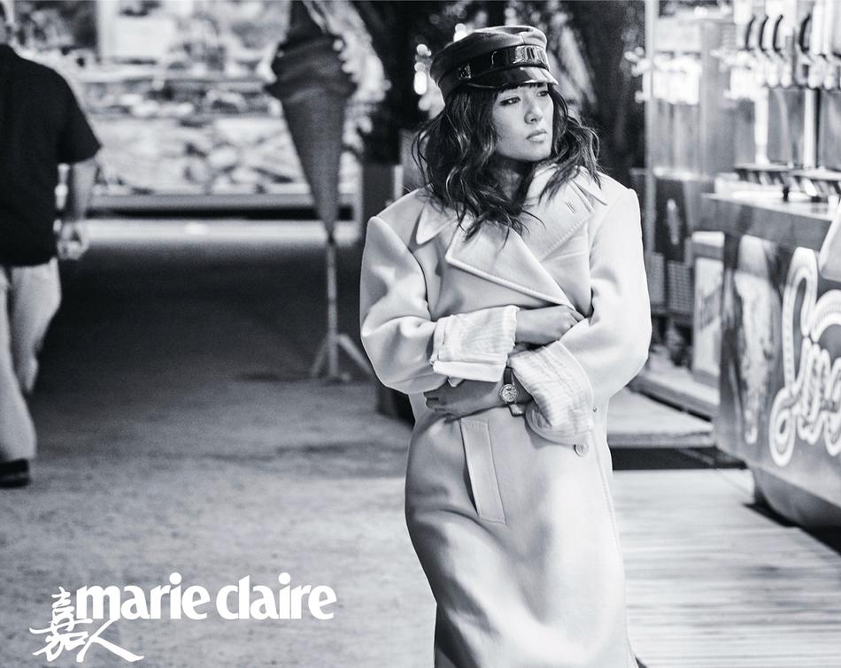 巩俐现身戛纳节气场十足,巩俐国际巨星走红毯