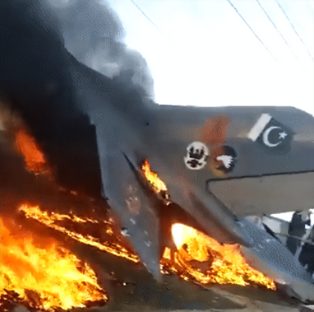 巴基斯坦国内要变天？中方前脚刚提醒完，后脚巴军警就抓了前总理