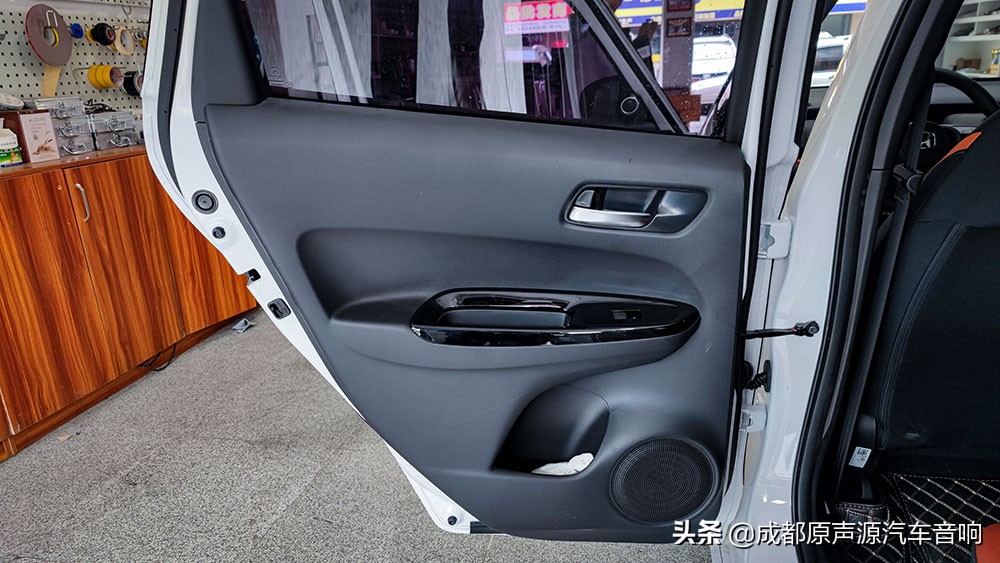 成都飞度汽车音响改装,汽车音响改装cc成都