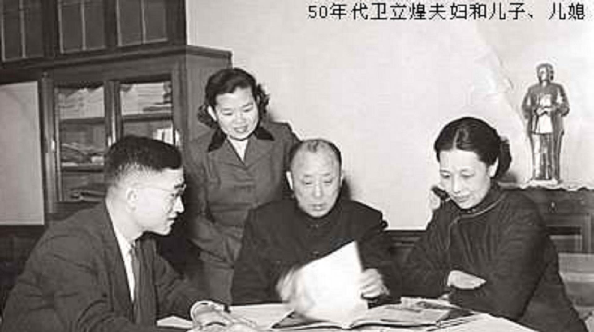 1955年卫立煌回到大陆，提出要担任国防副主席，毛主席为何批准？