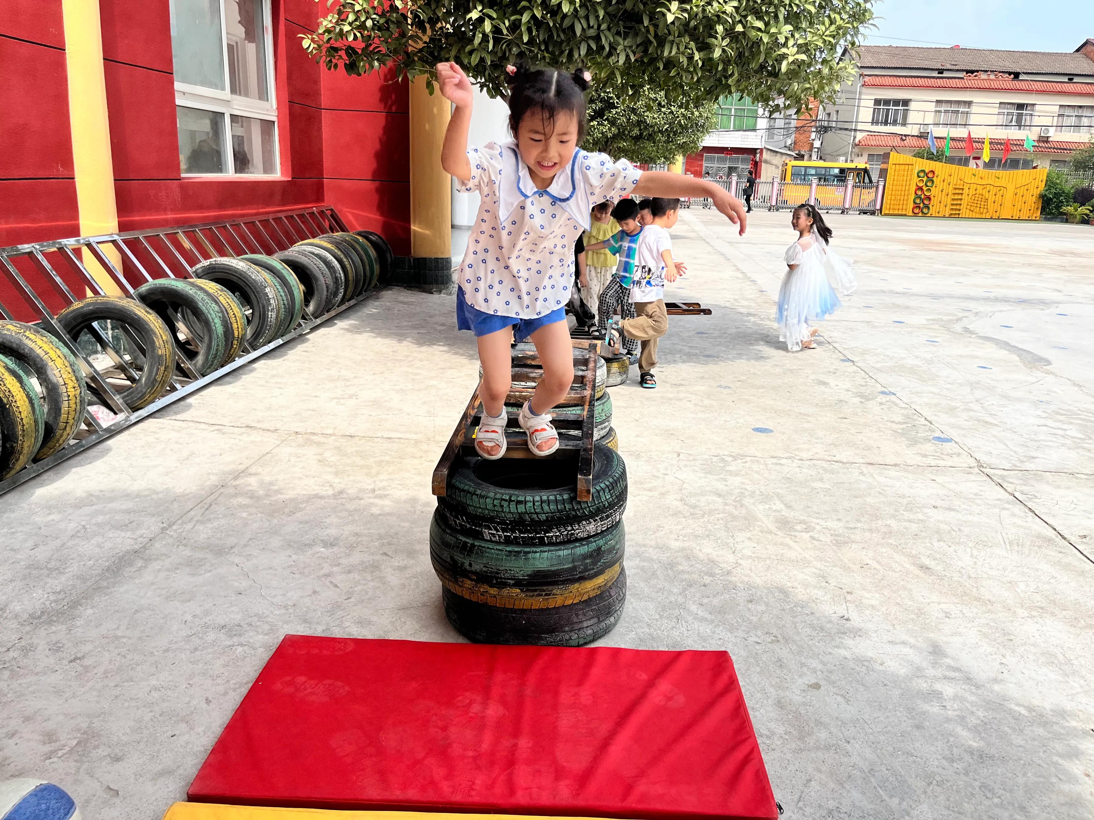 老虎出洞幼儿园户外游戏,幼儿奇妙游戏