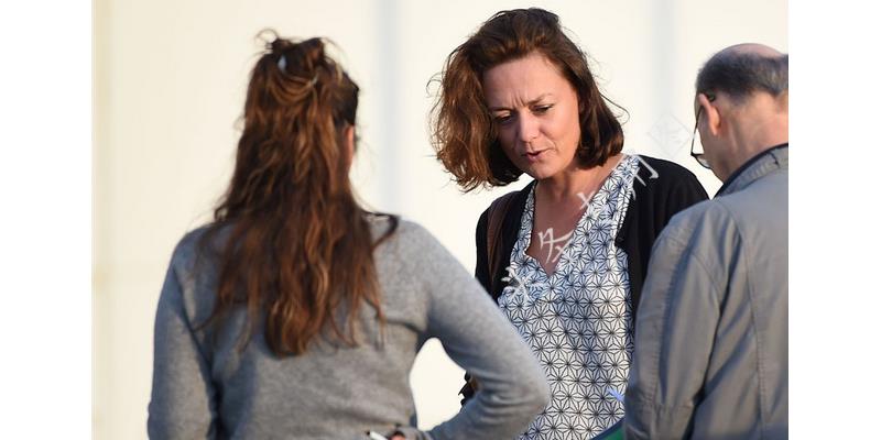 不给我弟买房,不给我弟弟买房子就离婚