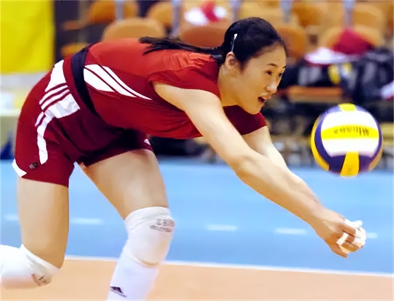 女排名将刘亚男：体坛生涯有泪，因2斤毛豆嫁给帅哥，婚姻幸福