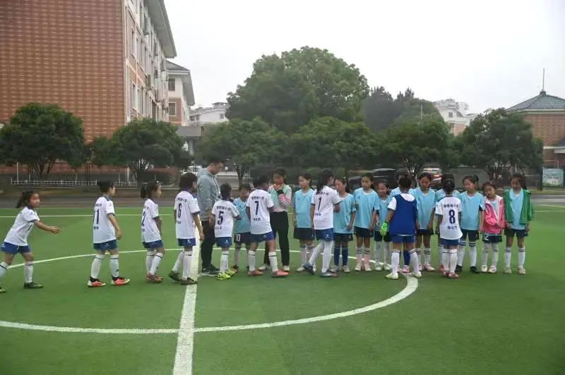 足够精彩校园足球联赛火热进行中,驰骋绿茵足球