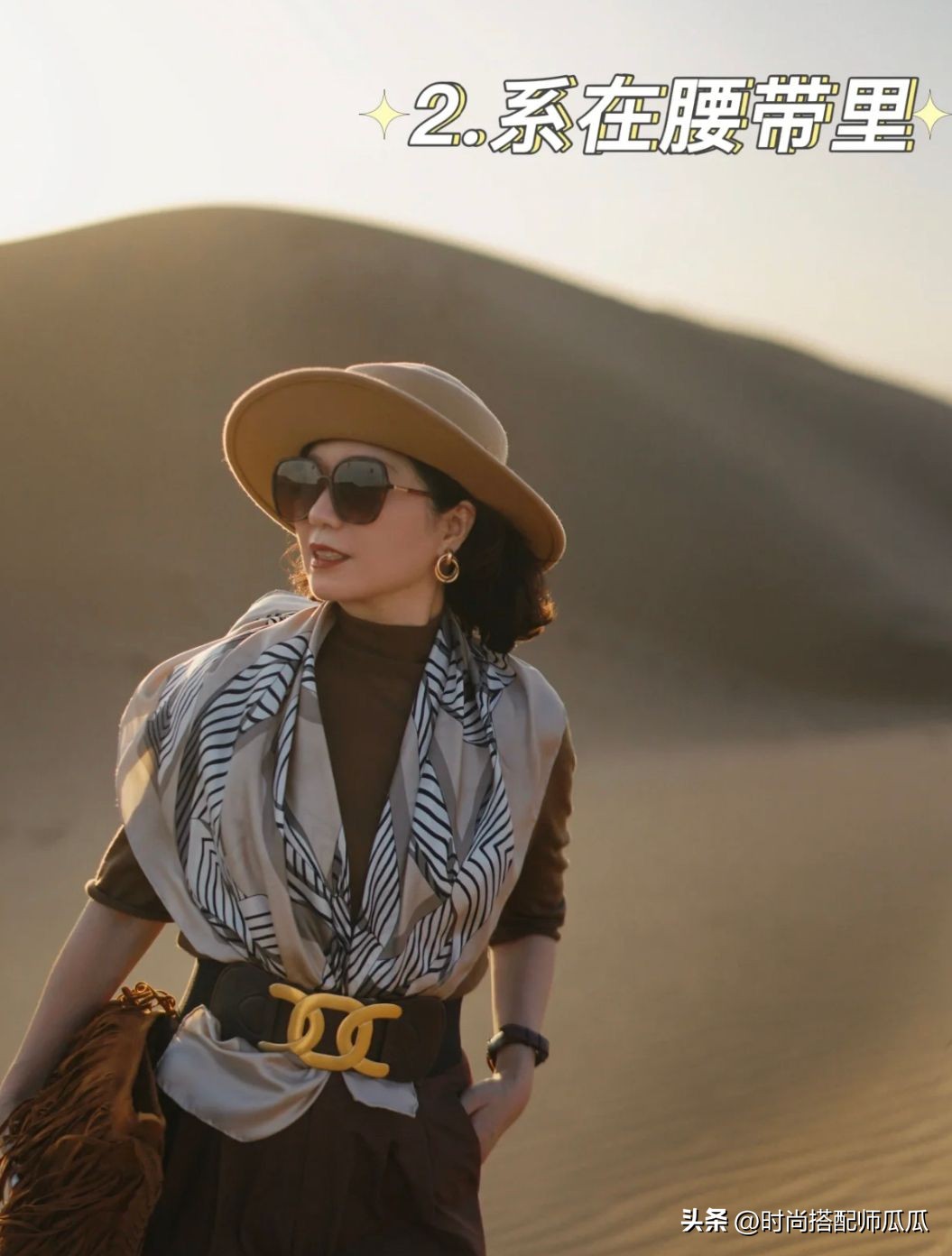 丝巾怎么穿才显得更有气质,土气又廉价的丝巾穿搭技巧