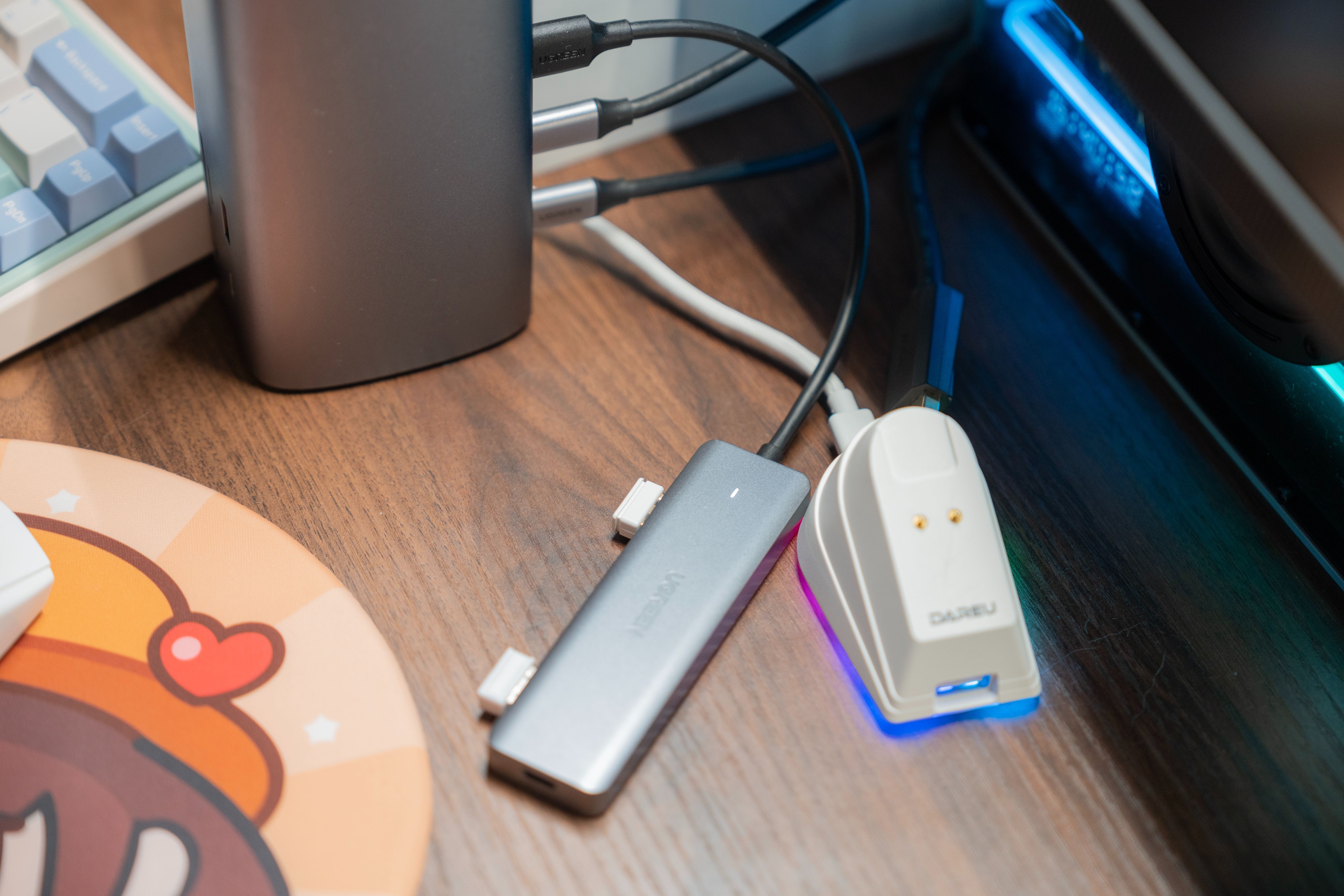 mac电脑怎么两个页面同时在屏幕上,mac建立多个窗口快速切屏