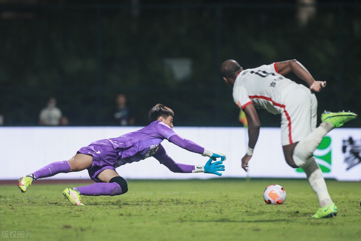 刘伟国各种失误,刘伟国2019十佳扑救