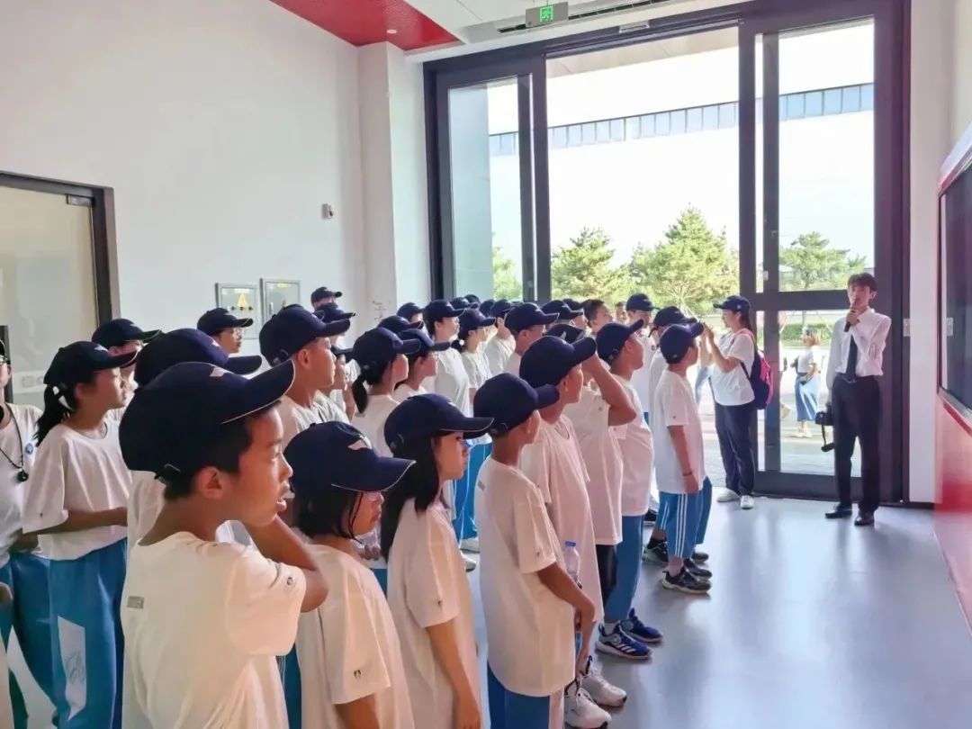 追梦空天凌云志振翅鸿雁赋能时——首都师范大学附属中学育鸿学校