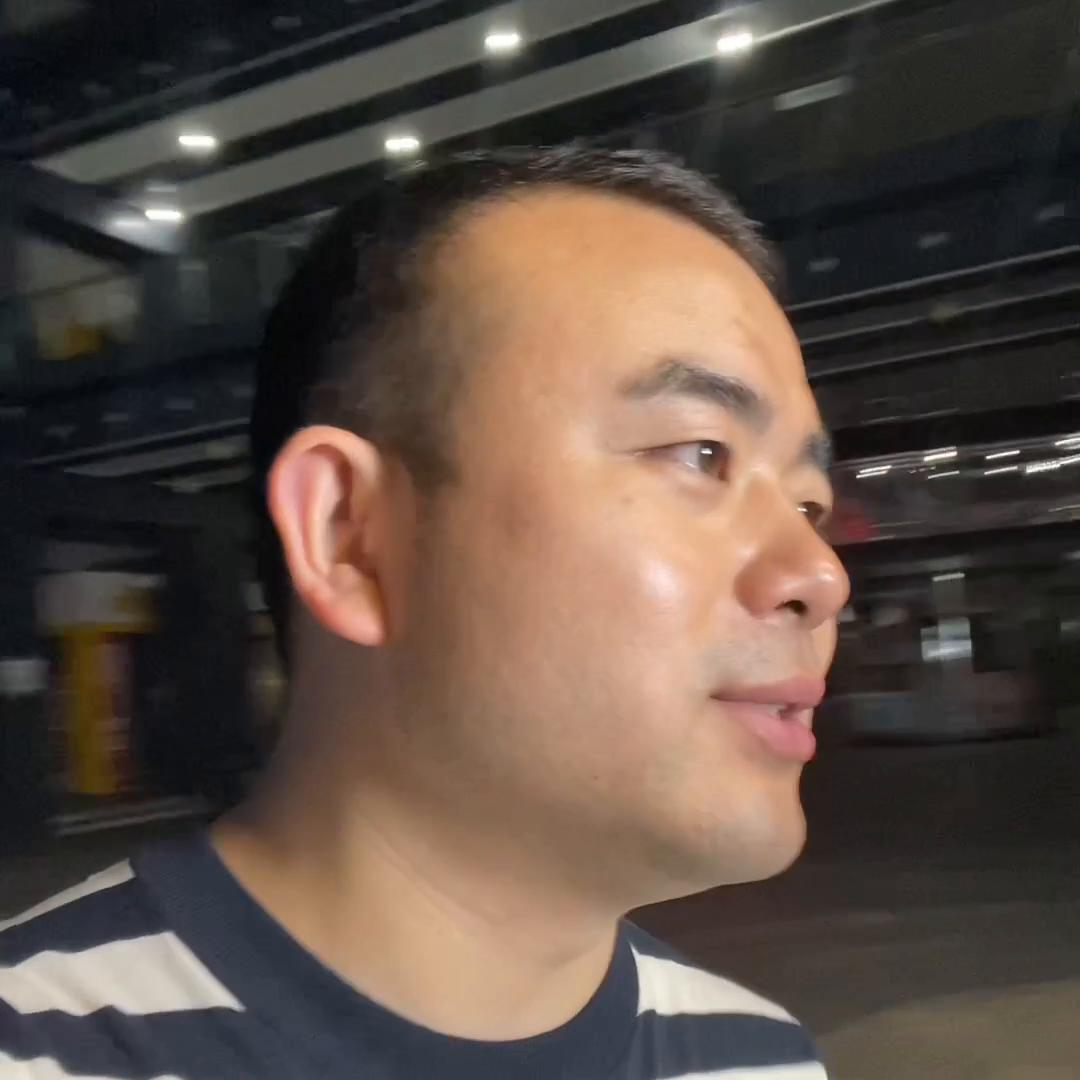 从小镇青年到主持人，从体制内再到创业者。我用16年都没...